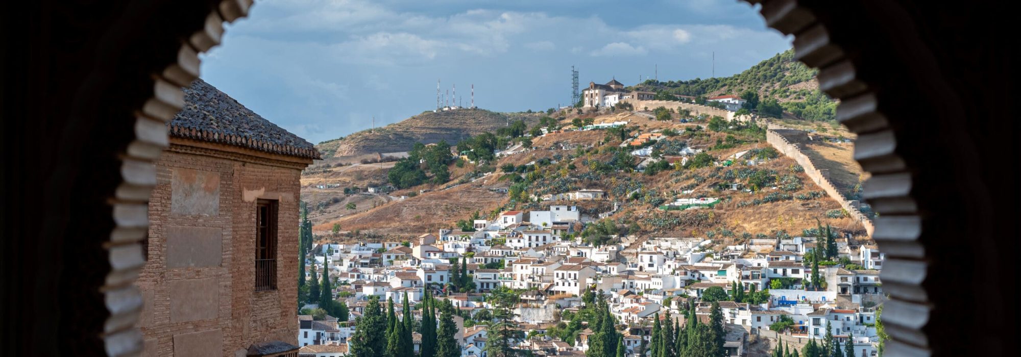 Private Urban Hike in Granada's Albaicin and Sacromonte
