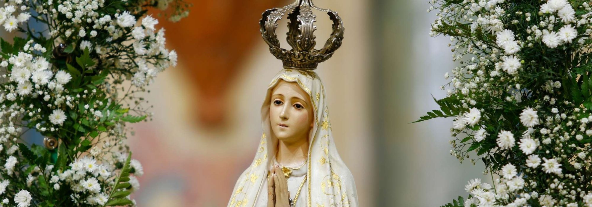 Fátima Portugal statue of Mary